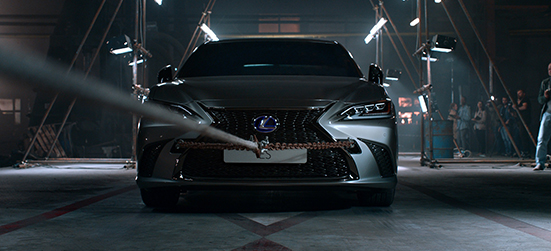 O novo anúncio do Lexus ES 300H escrito por inteligência artificial