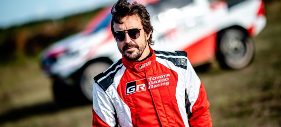 Fernando Alonso testa a Hilux da Toyota Gazoo Racing na Europa