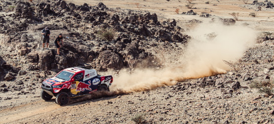 Toyota Hilux de Nasser Al-Attiyah arranca para o Dakar 2021 em primeiro lugar