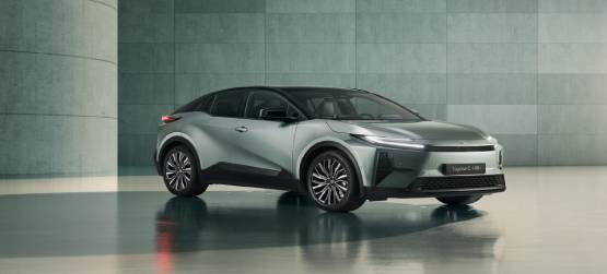 Revelação mundial do novo elétrico a bateria Toyota C-HR+