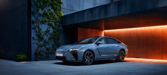 NOVA GERAÇÃO LEXUS ES: UM ELEGANTE DESIGN DE SEDAN PARA UMA NOVA ERA