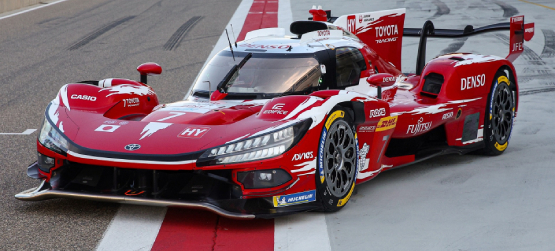 TOYOTA RACING, com o seu novo visual, arranca a época de 2026 com um marco nos híbridos